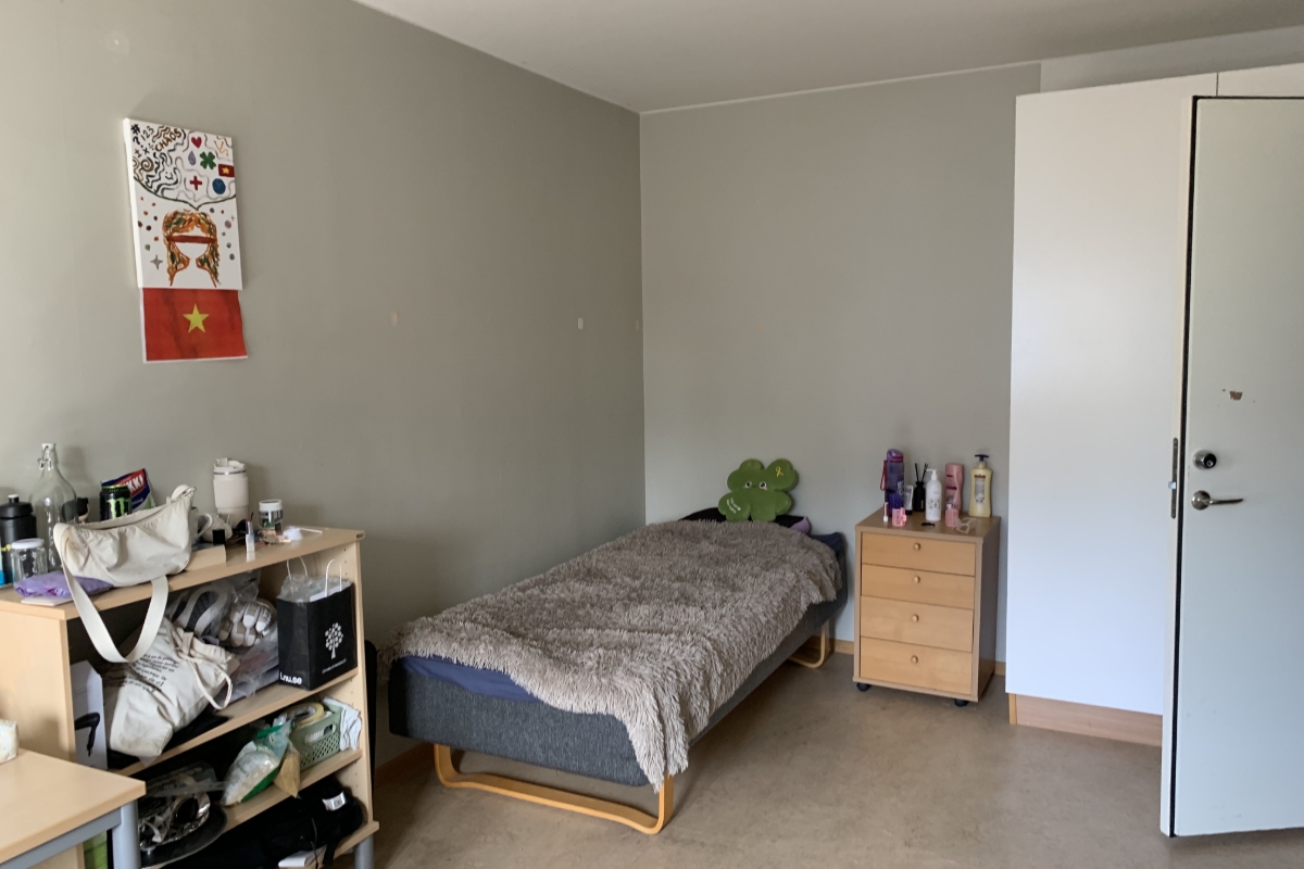 Falkenbergsvägen 25, bild 1 av 4