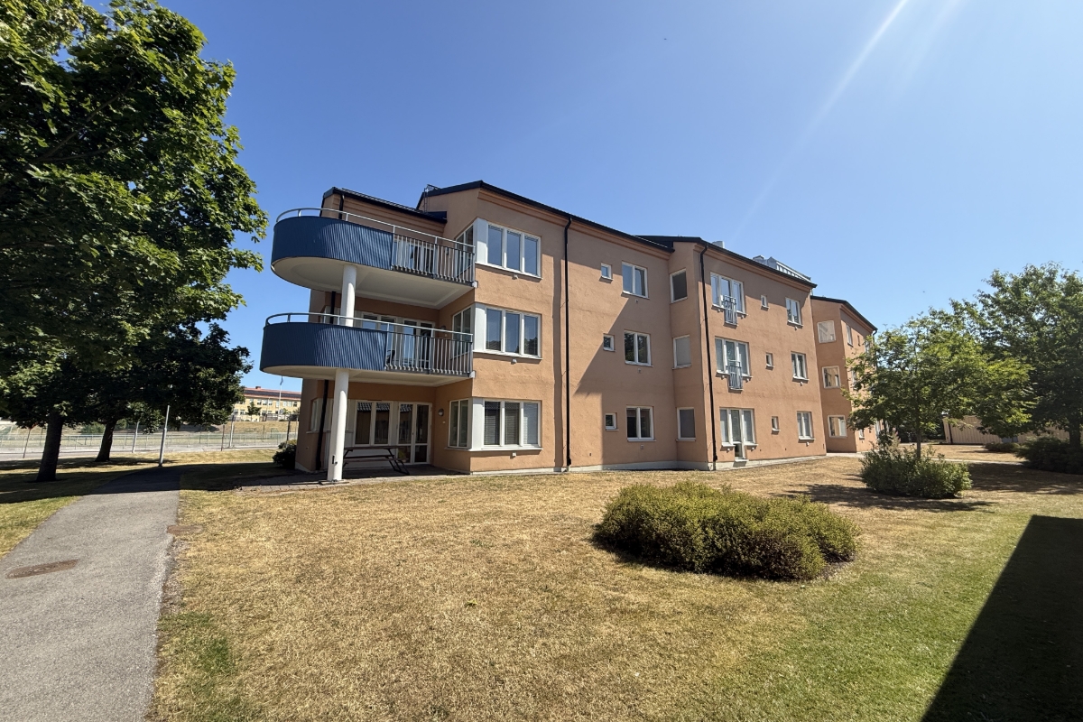 Falkenbergsvägen 25, bild 1 av 2